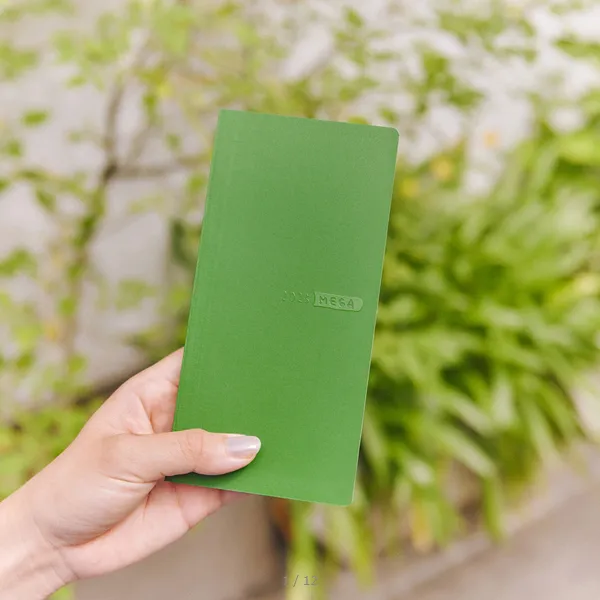 Hobonichi Weeks MEGA,  Hobonichi Techo 2025 Sneaker: Leaf Green Weeks Mega Softcover Book / Weekly Horizontal / January start / Monday start - English Edition